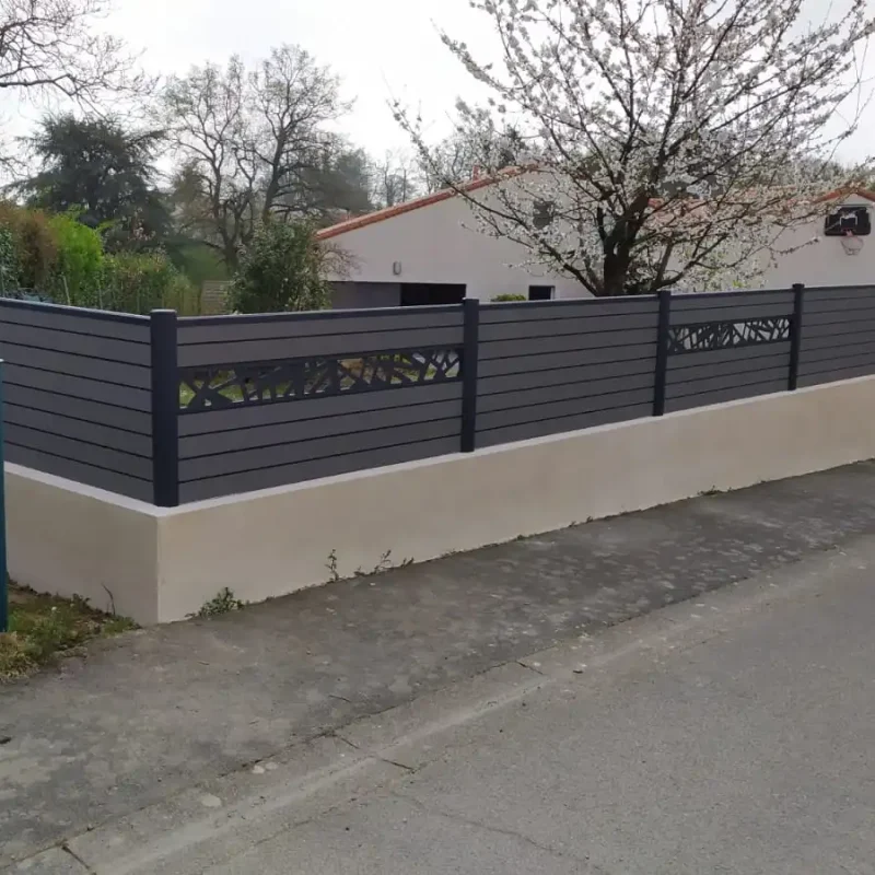 Pose de clôtures à Chavagne en Paillers par l'espace Menuiserie Lami