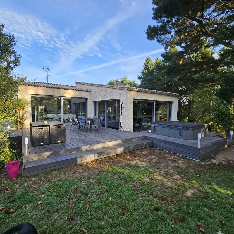 Pose de pergolas à Chavagnes en Paillers par l'espace Menuiserie Lami