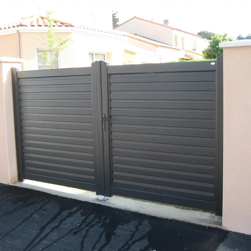 Pose de porte de portail à Chavagne en Paillers par l'Espace menuiserie LAMI