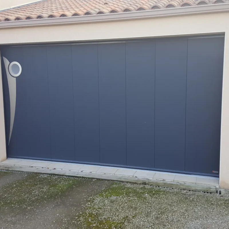 Pose de porte de garage à Chavagne en Paillers par l'Espace menuiserie LAMI