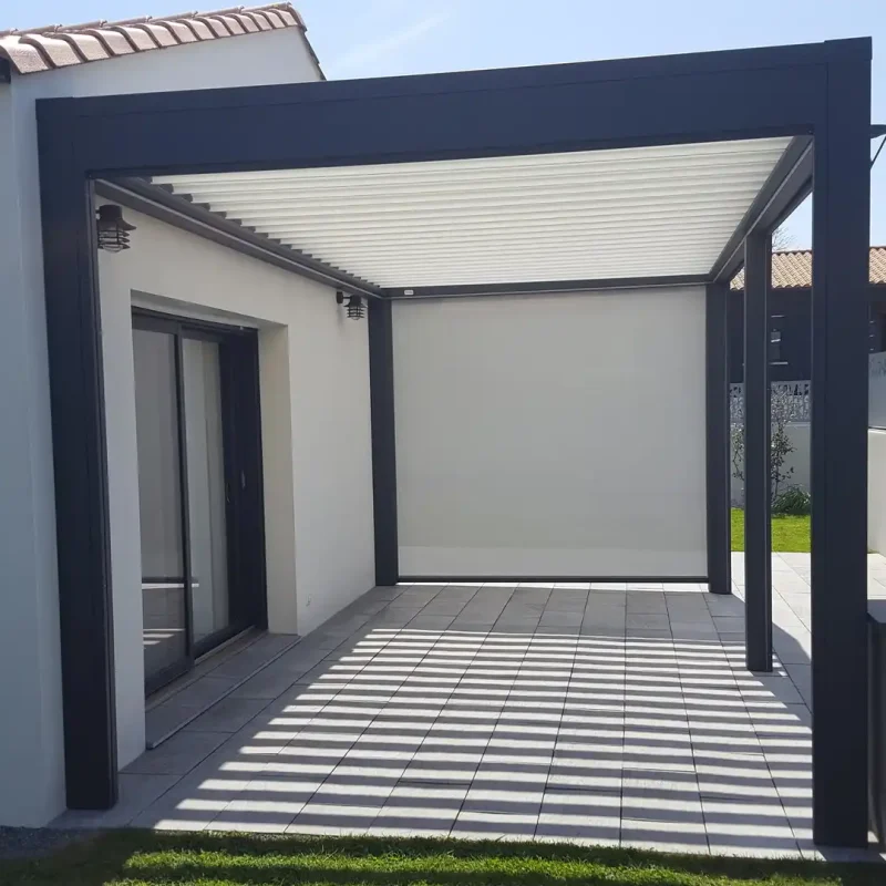 Pose de pergolas à Chavagnes en Paillers par l'espace Menuiserie Lami