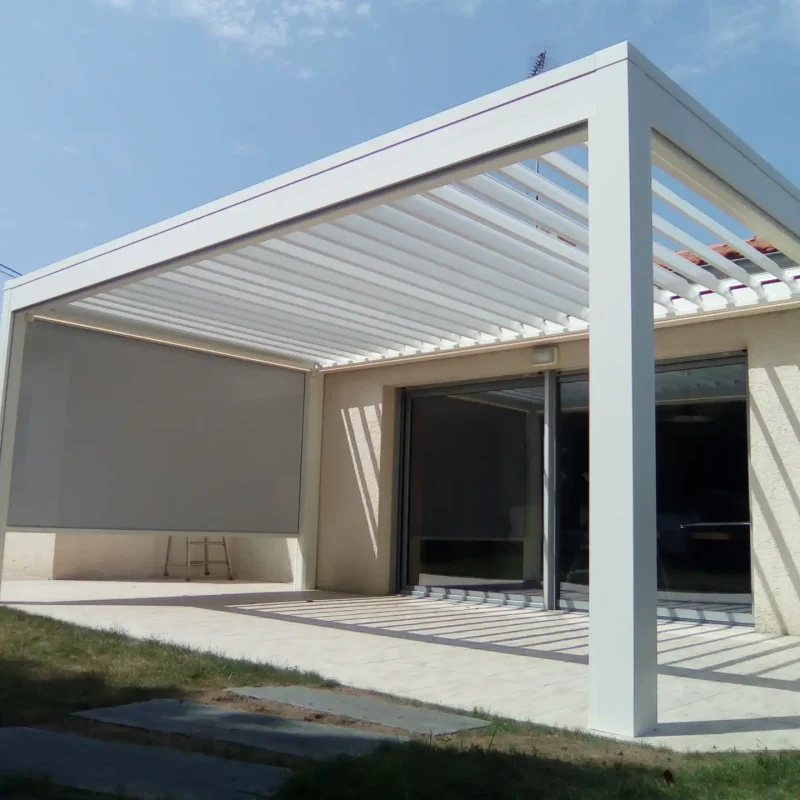 Pose de pergolas à Chavagnes en Paillers par l'espace Menuiserie Lami