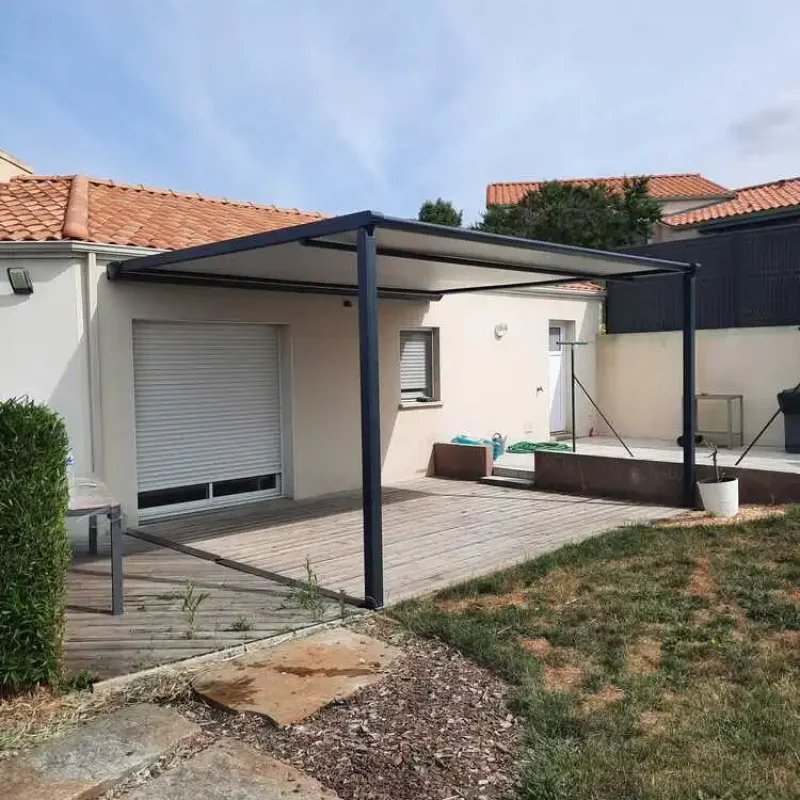 Pose de pergolas à Chavagnes en Paillers par l'espace Menuiserie Lami