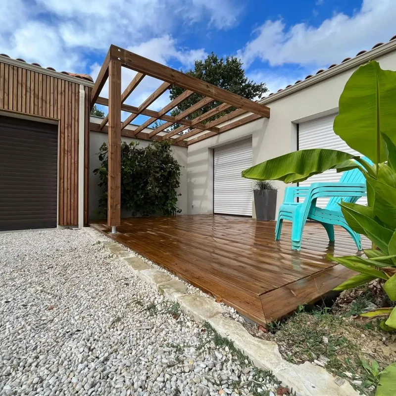 Pose de pergolas à Chavagnes en Paillers par l'espace Menuiserie Lami