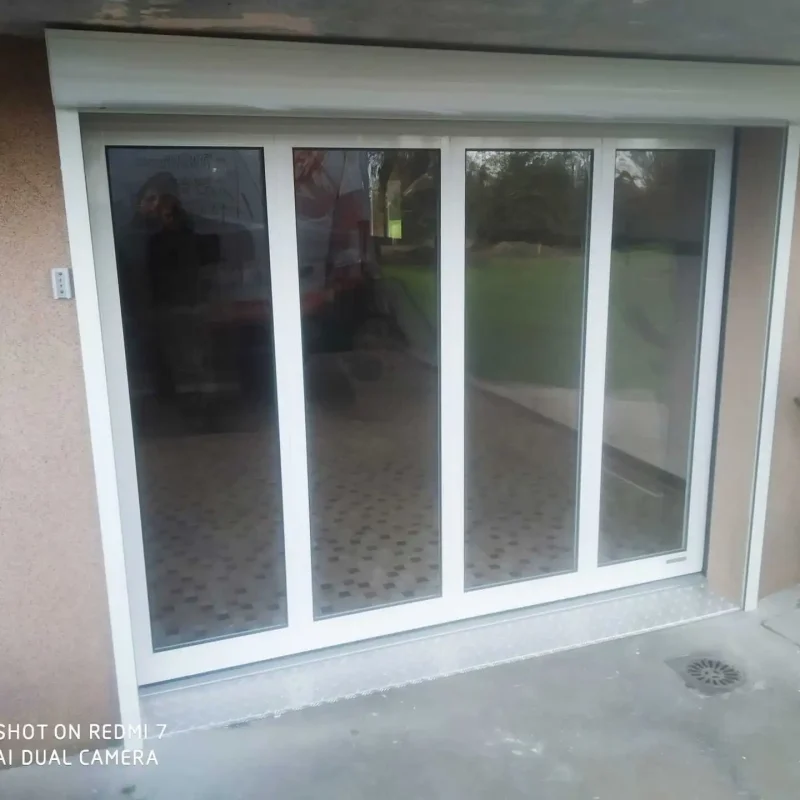 Pose de porte de garage à Chavagne en Paillers par l'Espace menuiserie LAMI
